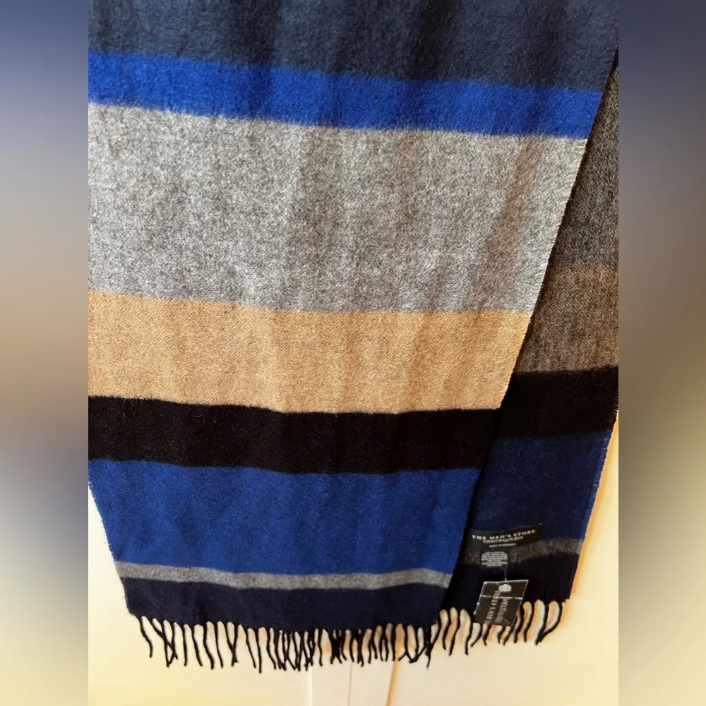 The Men’s Store Bloomingdales NWT New Men’s Blue And‎ Gray Striped Scarf